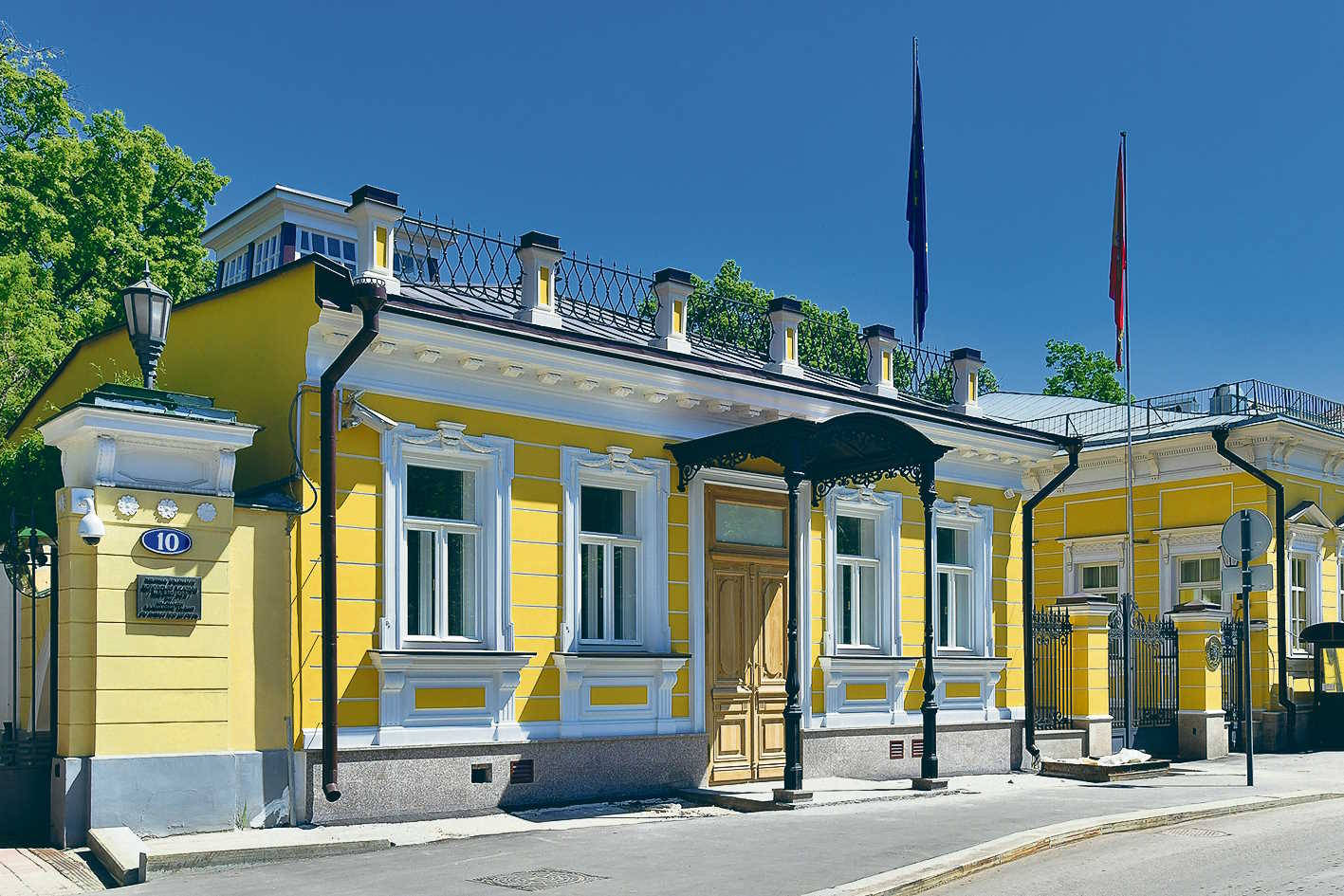 Спасопесковский переулок, 8. Обновлённый фасад флигеля