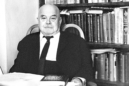 Шкловский – очень серьёзный мыслитель, несмотря на всё его эксцентрическое поведение (Фото: Василий Малышев / РИА новости)