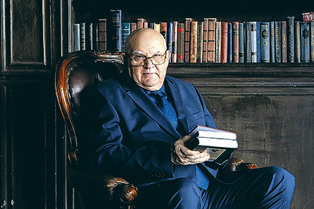 Автор идеи новой премии писатель Александр Лапин Фото: Наталья Базова