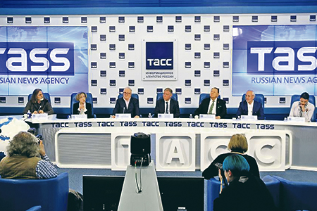Во время пресс-конференции в ТАСС (Фото: Михаил Брацило)