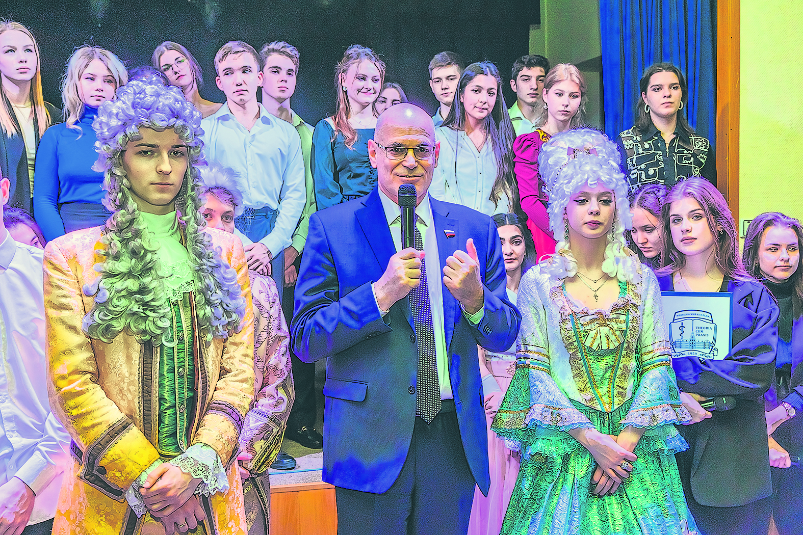 В Татьянин день с праздником студентов поздравили не только учителя, но и детский хирург, сенатор Владимир Игоревич Круглый