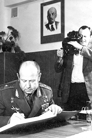 Снимаю космонавта Леонова.jpg Снимаю космонавта Леонова.jpg