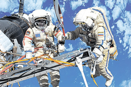 kosmonavty450x300.jpg kosmonavty450x300.jpg