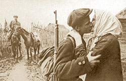 Михаил Трахман (в «ЛГ» с 1959 по 1976 год). Прощание юного партизана с матерью. 1941 год.
