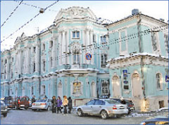Одно из немногих хорошо сохранившихся зданий пушкинской Москвы – дом 22 на Покровке;  Фёдор ЕВГЕНЬЕВ