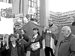 Алексис Труде на митинге в Брюсселе