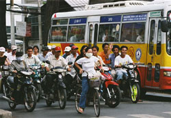 На улицах Ханоя всегда людно и шумно   фото: ИТАР-ТАСС