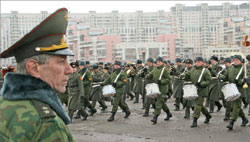 Генерал Халилов и его музыканты выйдут на Красную площадь в парадной форме, а пока – репетиции на Ходынке;  Фото автора