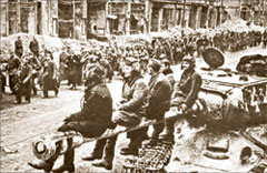 Берлин. 2 мая 1945-го. Тысячи пленных...;  Анатолий МОРОЗОВ