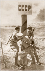 Один из пограничных столбов на советско-румынской границе в 1944 г. восстановили сержант Н. Щепкин, рядовые А. Пономарёв и Н. Поляков