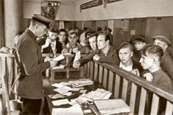 Александр УСТИНОВ