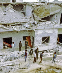 Жилой квартал в Триполи после бомбардировки самолётами США;  РИА «Новости»