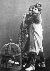 Софья Халютина (Тильтиль), Алиса Коонен (Митиль), МХТ, 1908