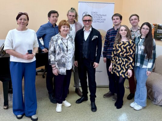 Участники мастер-класса образовательной программы «Золотой маски»-студенты Пермского государственного института культуры