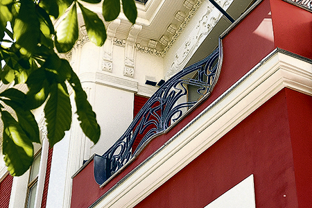 Отреставрированное балконное ограждение