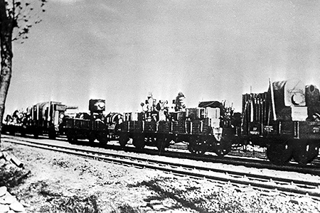 Осень 1941 года. Эвакуация по железной дороге промышленного оборудования 30-Эвакуация РИА 630232_preview_wm.jpg